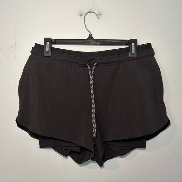 Athleta Black Crest 2 in 1 Shortie Shorts Size 10 - Picture 2 of 8